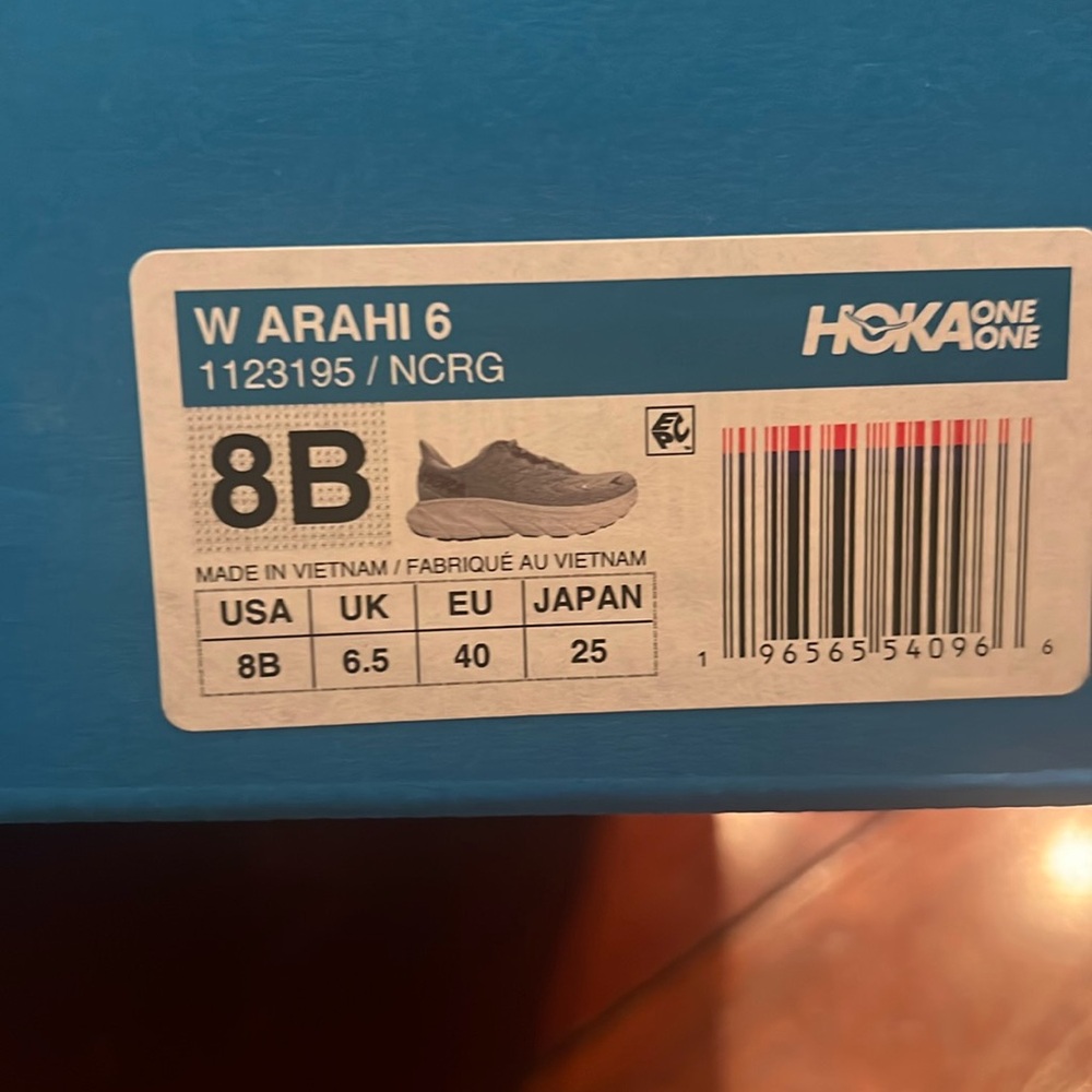 Hoka Arahi 6 womens sz 8 USED in box and cleaned - off white with gold trim